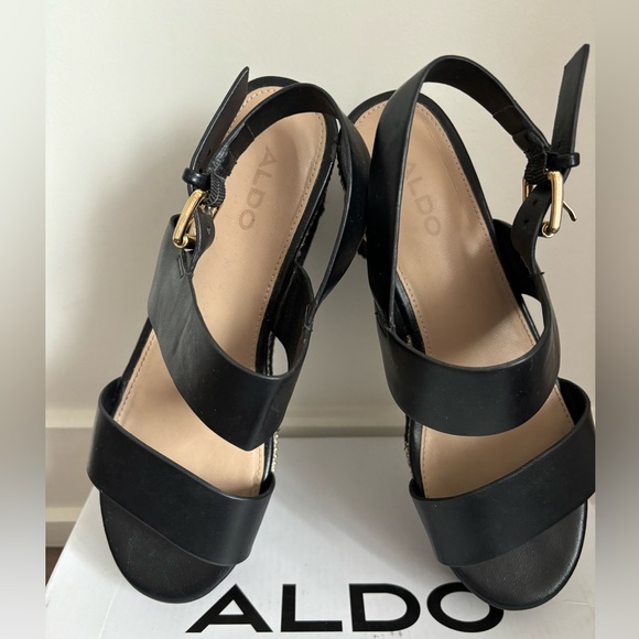 Stylish Aldo Women’s Sandals - Picture 4 of 5
